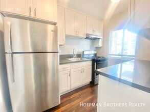 5555 Carlton Way, Unit 17 in Los Angeles, CA - Building Photo - Building Photo