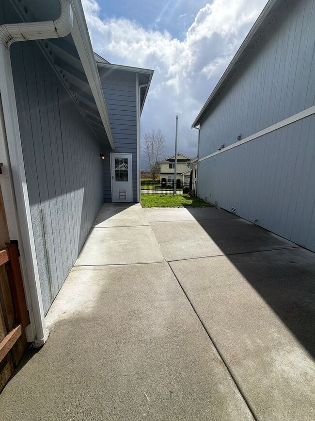 8724 8th Pl NE in Lake Stevens, WA - Building Photo - Building Photo