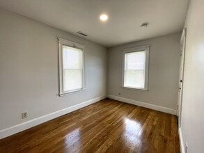 58 Edgecliff Rd, Unit 1 in Watertown, MA - Building Photo - Building Photo