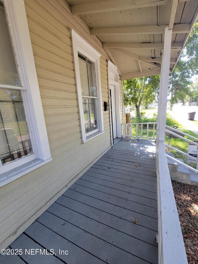 1327 Cleveland St in Jacksonville, FL - Foto de edificio - Building Photo