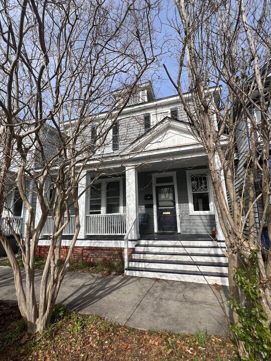 723 Chestnut St-Unit -723 Chestnut St. APT B (Upper) in Wilmington, NC - Building Photo