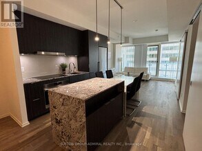 1 Bloor St E in Toronto, ON - Building Photo - Building Photo
