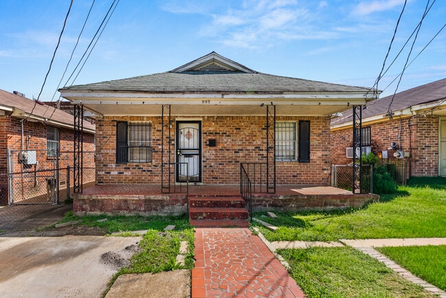 property at 932 Lewis St