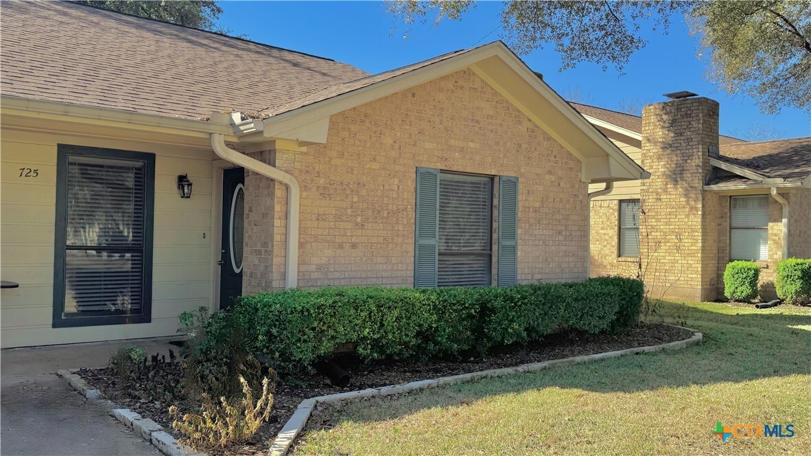 725 Royal St in Salado, TX - Building Photo