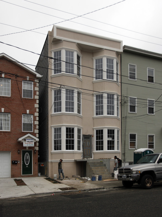 15 Ravine Ave in Jersey City, NJ - Foto de edificio - Building Photo