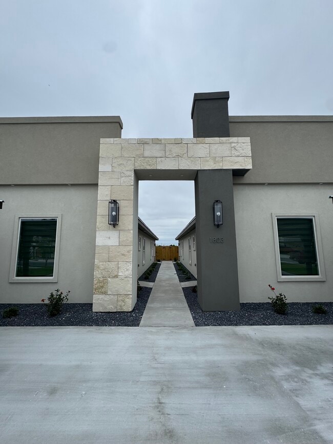 1803 W Violet Dr