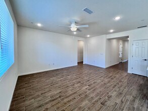 6548 E Weathermaker Ave in Fresno, CA - Building Photo - Building Photo