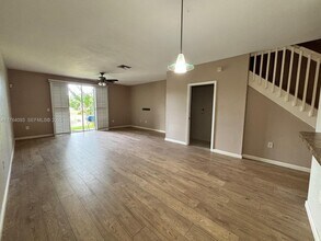 8253 SW 29th St in Miramar, FL - Building Photo - Building Photo