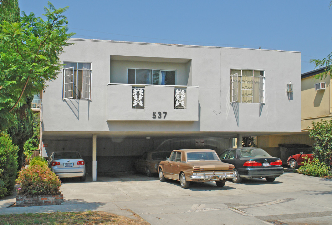 537 N Flores St in West Hollywood, CA - Building Photo