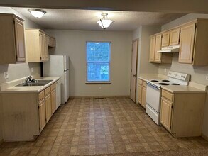5621 N London Pl in Kansas City, MO - Building Photo - Building Photo