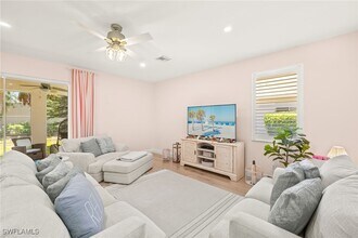 5794 Elizabeth Ann Way in Ft. Myers, FL - Foto de edificio - Building Photo