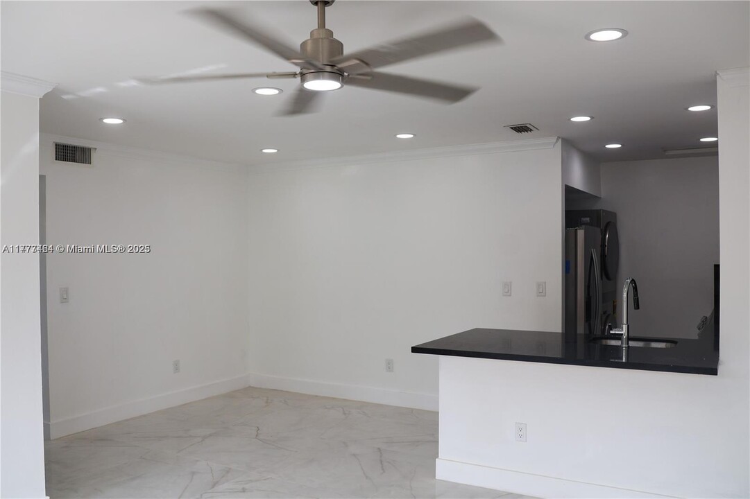 2550 W 67th Pl in Hialeah, FL - Building Photo