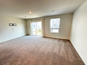 1447 Yosemite Wy in Pingree Grove, IL - Building Photo - Building Photo
