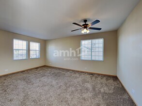 39861 Waterloo Dr in Beach Park, IL - Foto de edificio - Building Photo