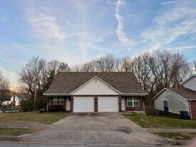 884 S Green Point Trce in Fayetteville, AR - Building Photo