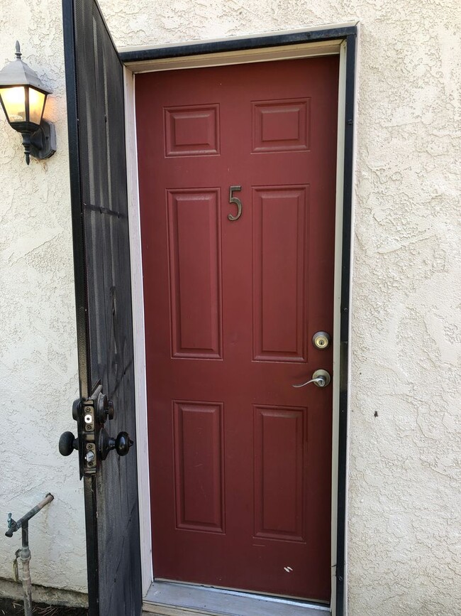 609 Taylor St in Bakersfield, CA - Building Photo - Building Photo