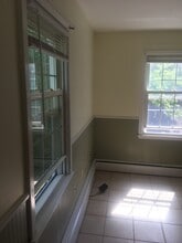 35 Boston Ave, Unit #3 in Lewiston, ME - Foto de edificio - Building Photo