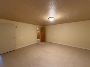 6138 E 129 St in Grandview, MO - Building Photo - Building Photo