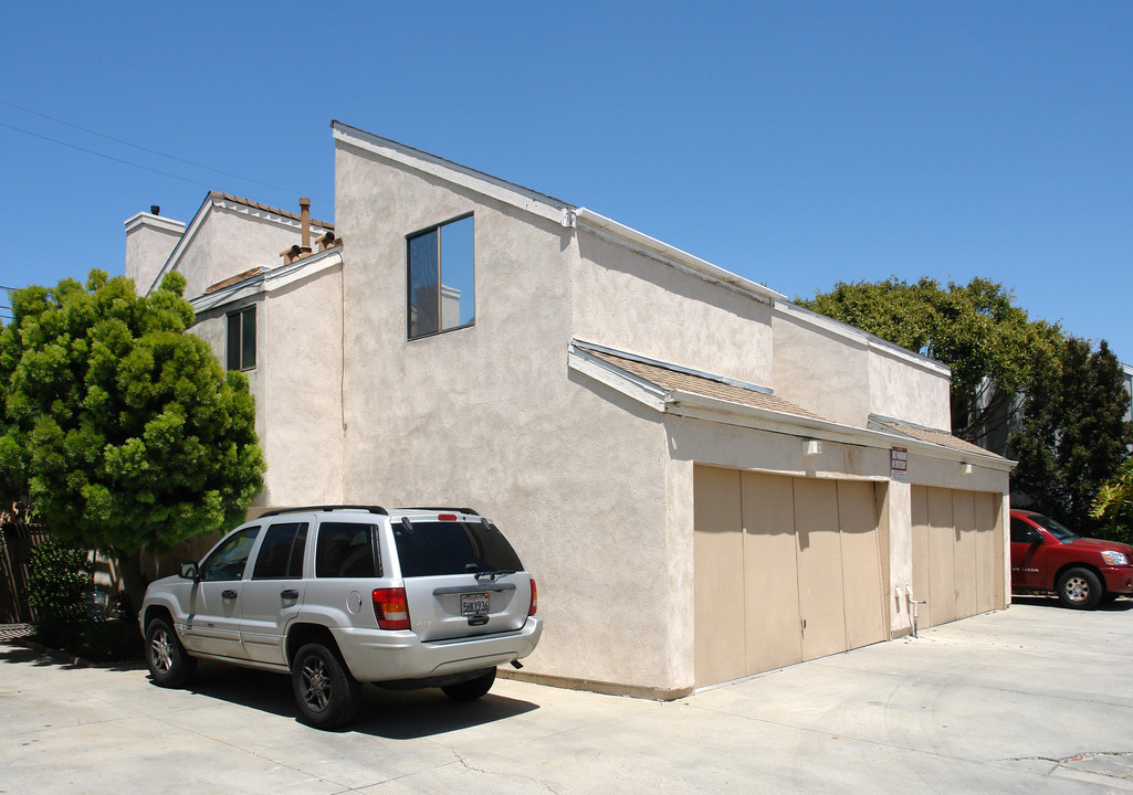 2112-2120 Delaware St in Huntington Beach, CA - Building Photo