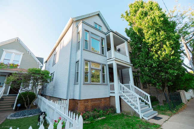 property at 1711 W Henderson St