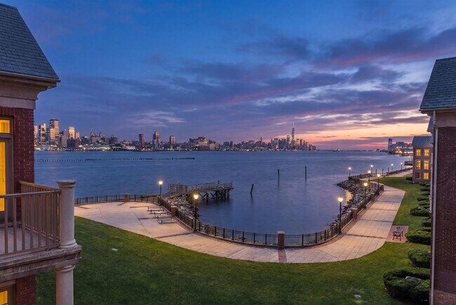 36 Regency Pl in Weehawken, NJ - Building Photo - Building Photo