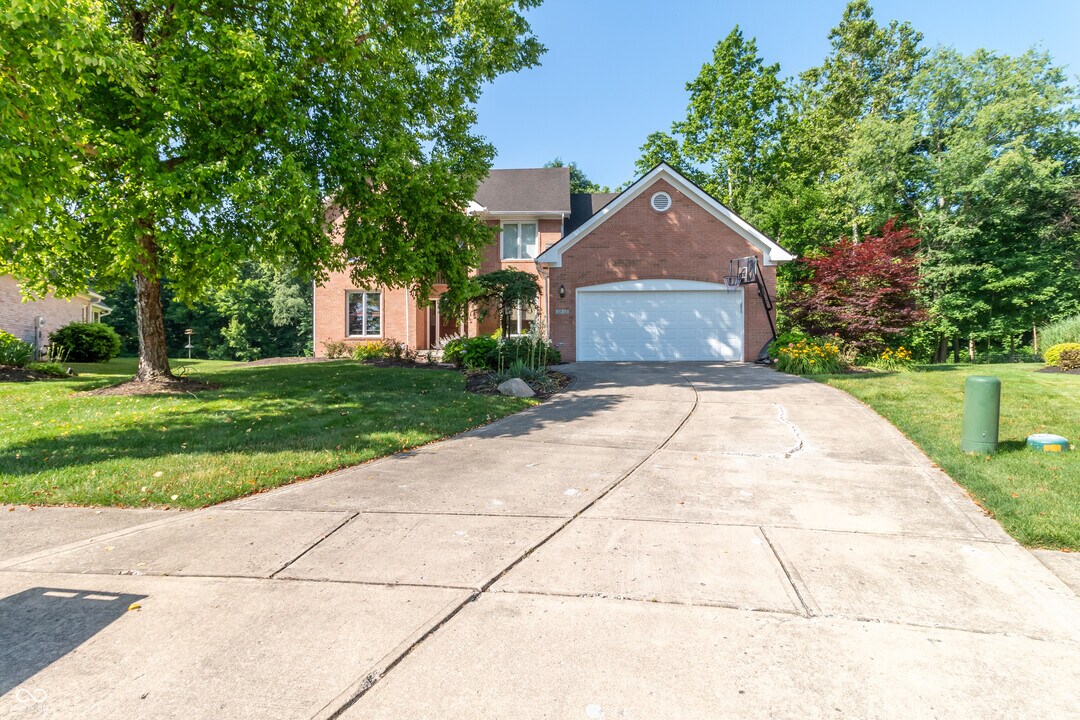 4957 Shadow Rock Cir in Carmel, IN - Building Photo