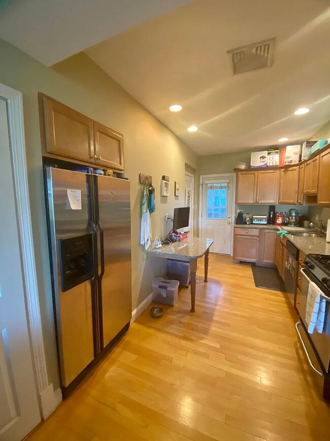 33 Main St, Unit 5 in Somerville, MA - Building Photo - Building Photo