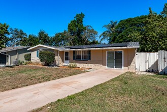 1748 Colmar Dr in Holiday, FL - Building Photo - Building Photo