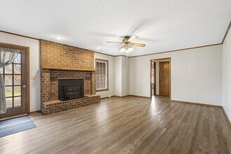 3225 S Kimbrough Ct in Springfield, MO - Building Photo - Building Photo