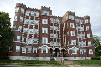 The Savoy in St. Louis, MO - Foto de edificio - Building Photo