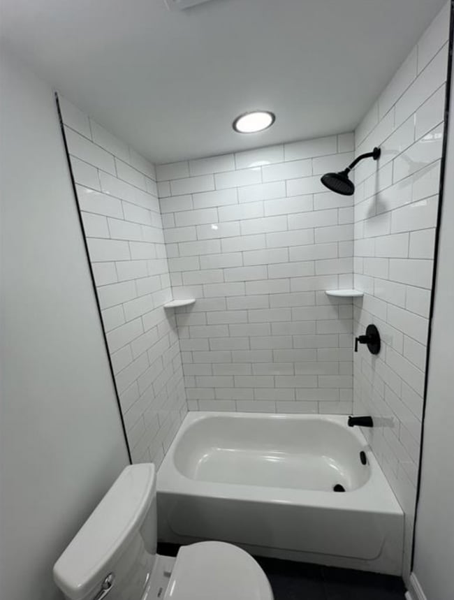 2702 W 7th St, Unit 1 in Chester, PA - Foto de edificio - Building Photo