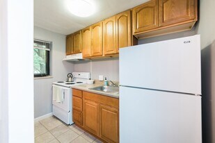Lincoln Terrace in Pittsburgh, PA - Building Photo