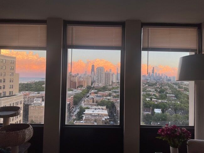 444 W Fullerton Pky, Unit 1905 in Chicago, IL - Foto de edificio - Building Photo