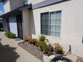 4864 Cape May Ave in San Diego, CA - Foto de edificio - Building Photo
