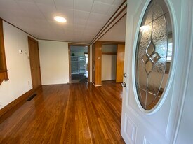 44 S Glenbrook Ave in Danville, PA - Building Photo