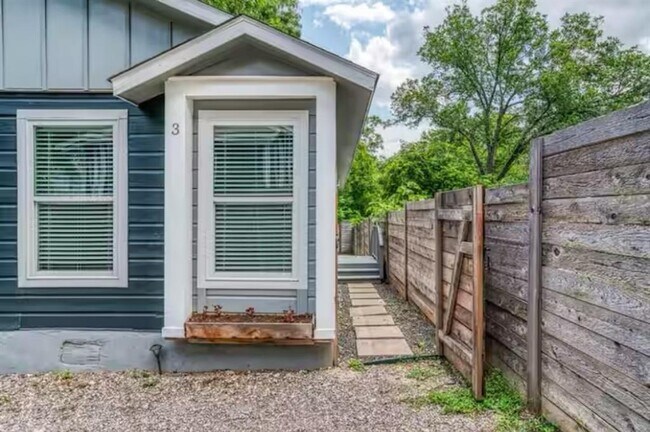 1139 1/2 Poquito St in Austin, TX - Building Photo - Building Photo