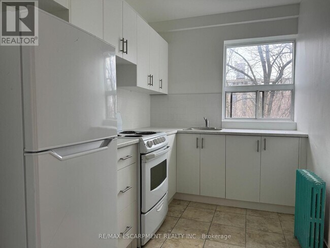 325 A James St S in Hamilton, ON - Building Photo - Building Photo