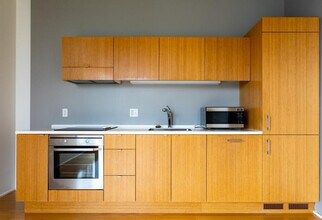 1720 SW 4th Ave in Portland, OR - Foto de edificio - Building Photo