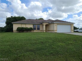 337 SW 29th Ave in Cape Coral, FL - Building Photo
