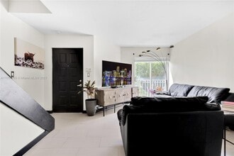 8660 NW 6th Ln in Miami, FL - Building Photo - Building Photo