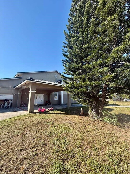 7450 NW 145th St in Hialeah, FL - Building Photo