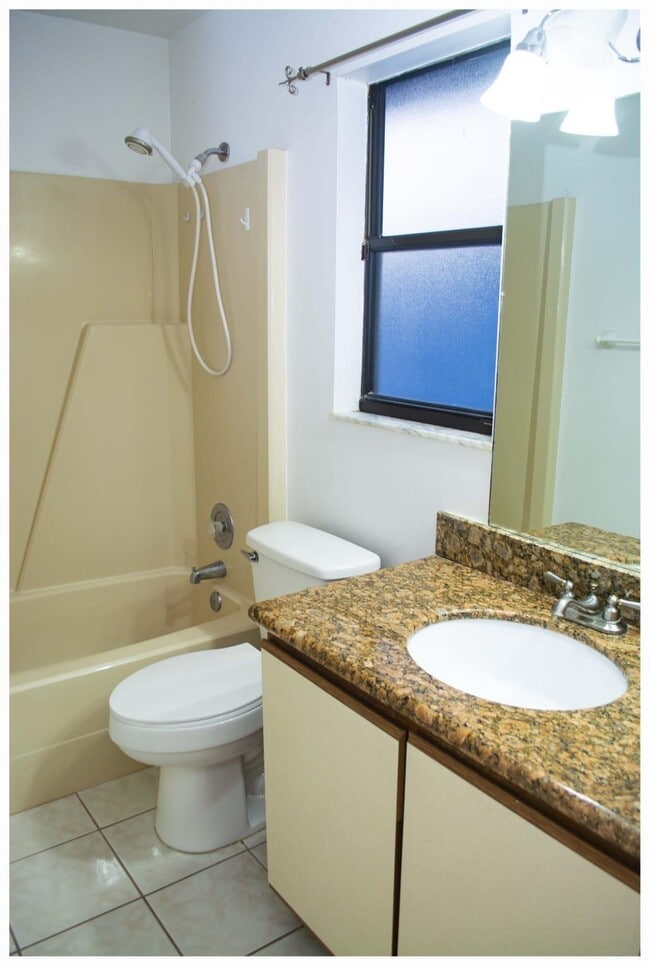 1061 Goldenrod Rd in Wellington, FL - Building Photo - Building Photo