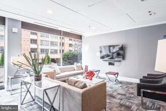 800 4th St SW in Washington, DC - Building Photo - Building Photo