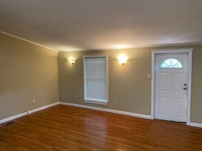 15 Woodmoss Cv in Jackson, TN - Foto de edificio - Building Photo