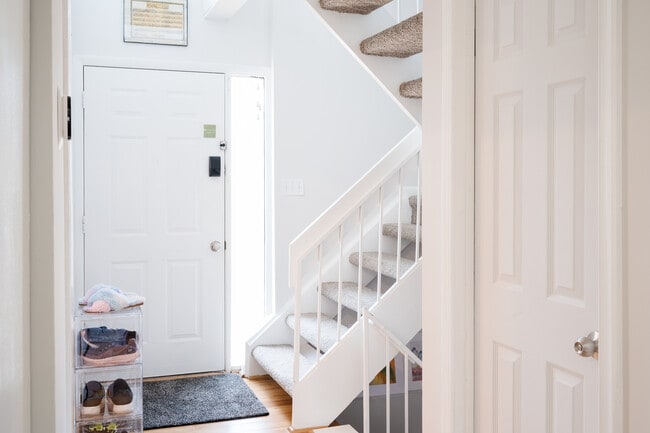 2284 Emerald Heights Ct in Reston, VA - Building Photo - Building Photo