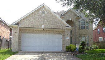 10142 Lazy Lagoon in Houston, TX - Building Photo