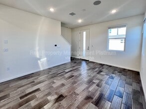 1544 Farmhouse Ln in Clovis, CA - Building Photo - Building Photo