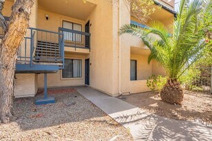 1201 S McClintock Dr in Tempe, AZ - Building Photo