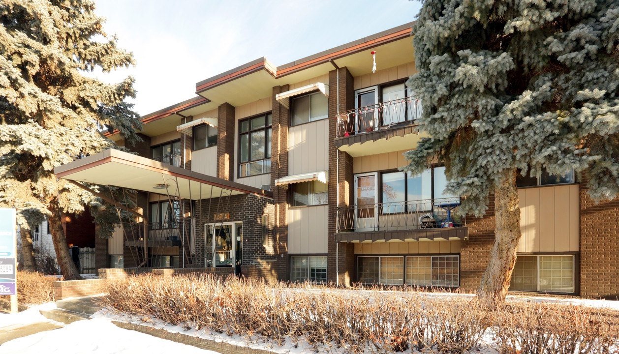 Shawnessy Terrace in Edmonton, AB - Building Photo