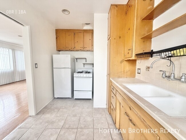 1350 Laurel Ave, Unit 18 in West Hollywood, CA - Foto de edificio - Building Photo